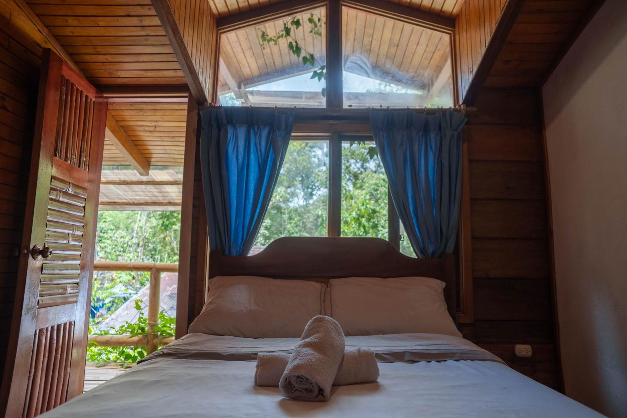River Song'S Hotel ميندو المظهر الخارجي الصورة